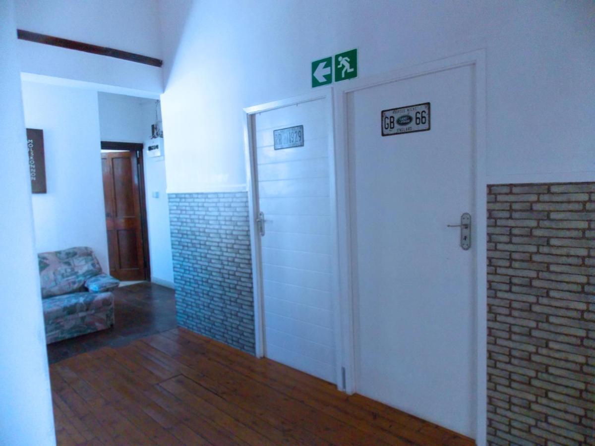 Trap Houz Backpackers Hostel Kaapstad Buitenkant foto